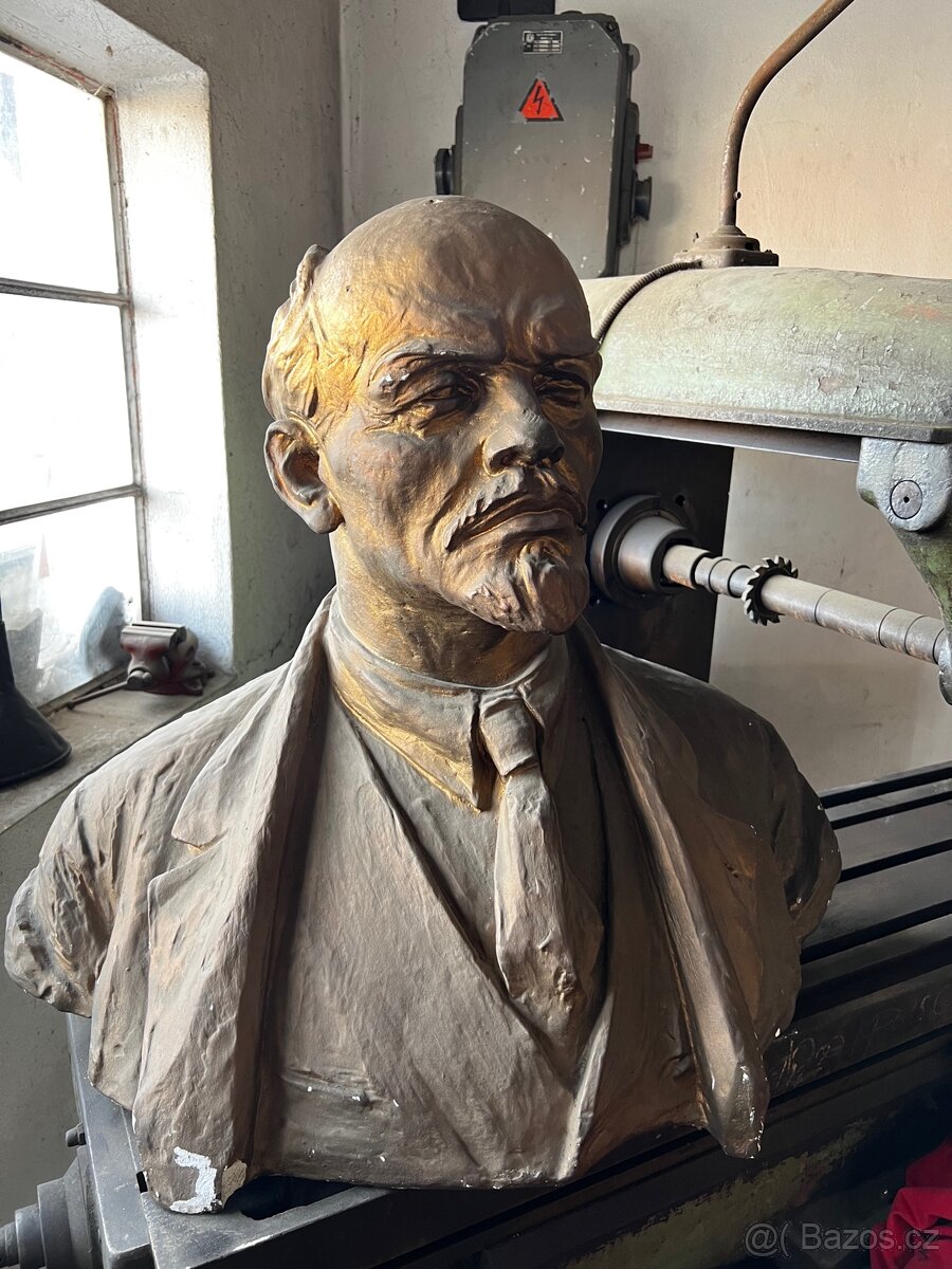 Sádrová busta Lenina