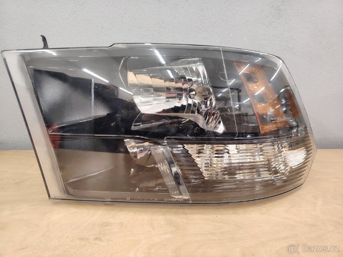 Levé přední světlo Ram 1500 DS