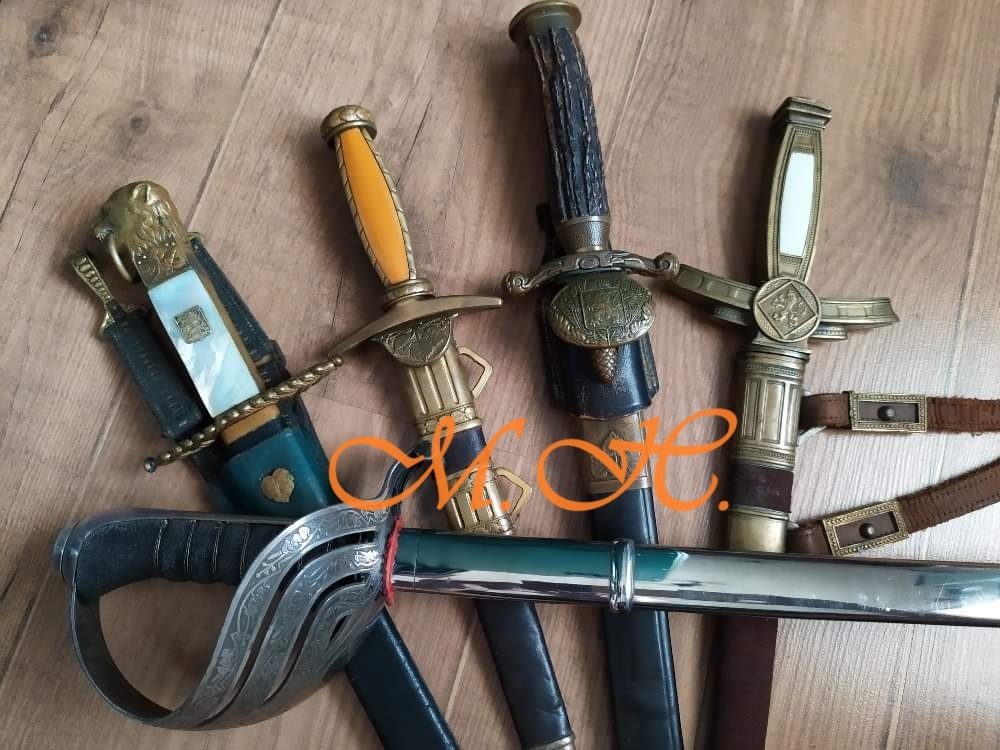 Dýka, šavle, kordík, tesák, bajonet, helma aj.