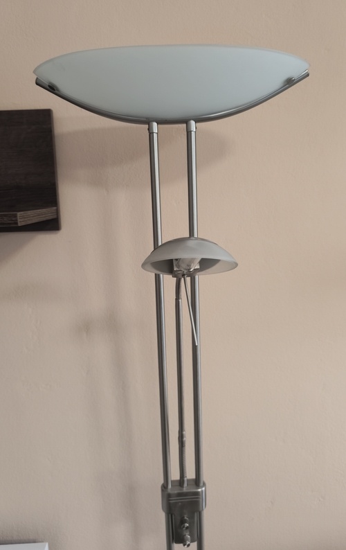 Prodám stojací lampu