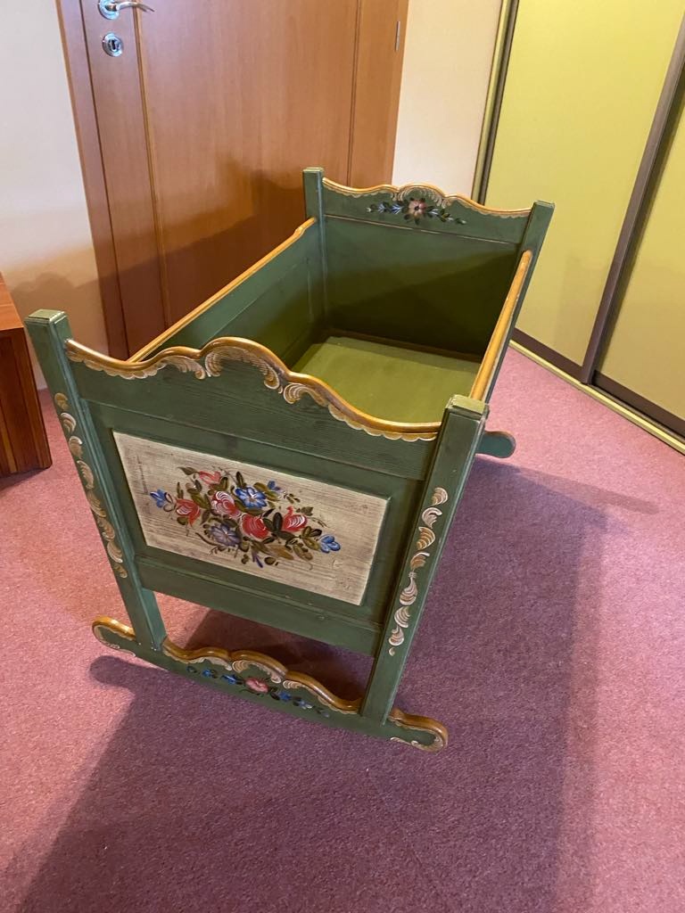 Starožitná houpací kolébka