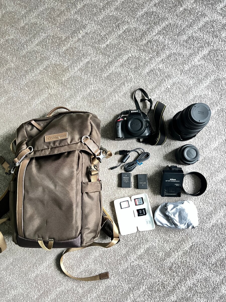 Nikon D5100 s příslušenstvím