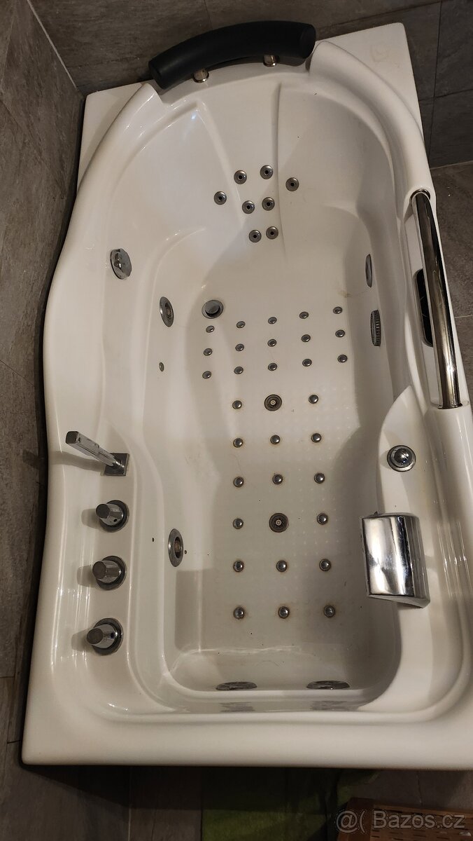 Hydromasážní vana