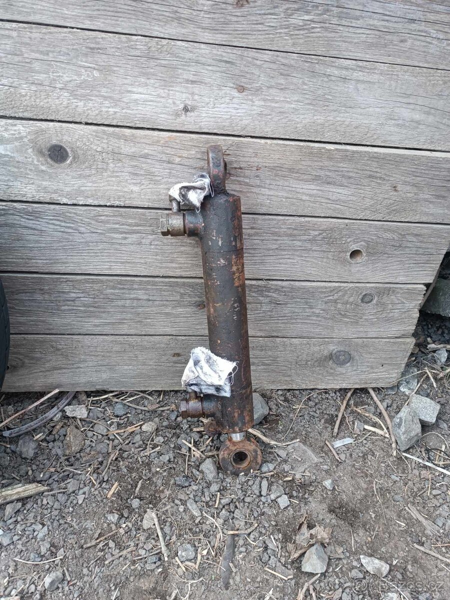 Válec hydrauliky pomocný zetor