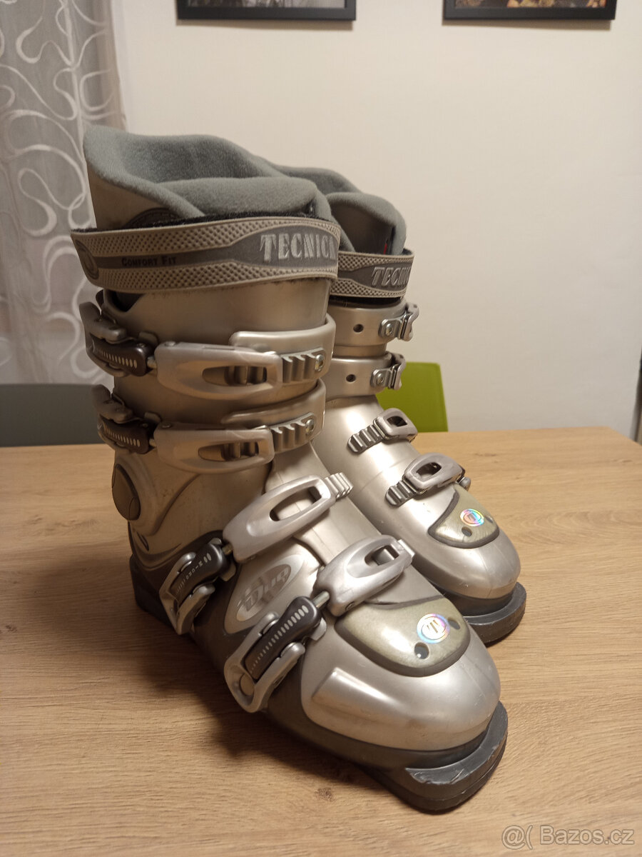 Lyžařské boty dámské (lyžáky) 245mm EU 38