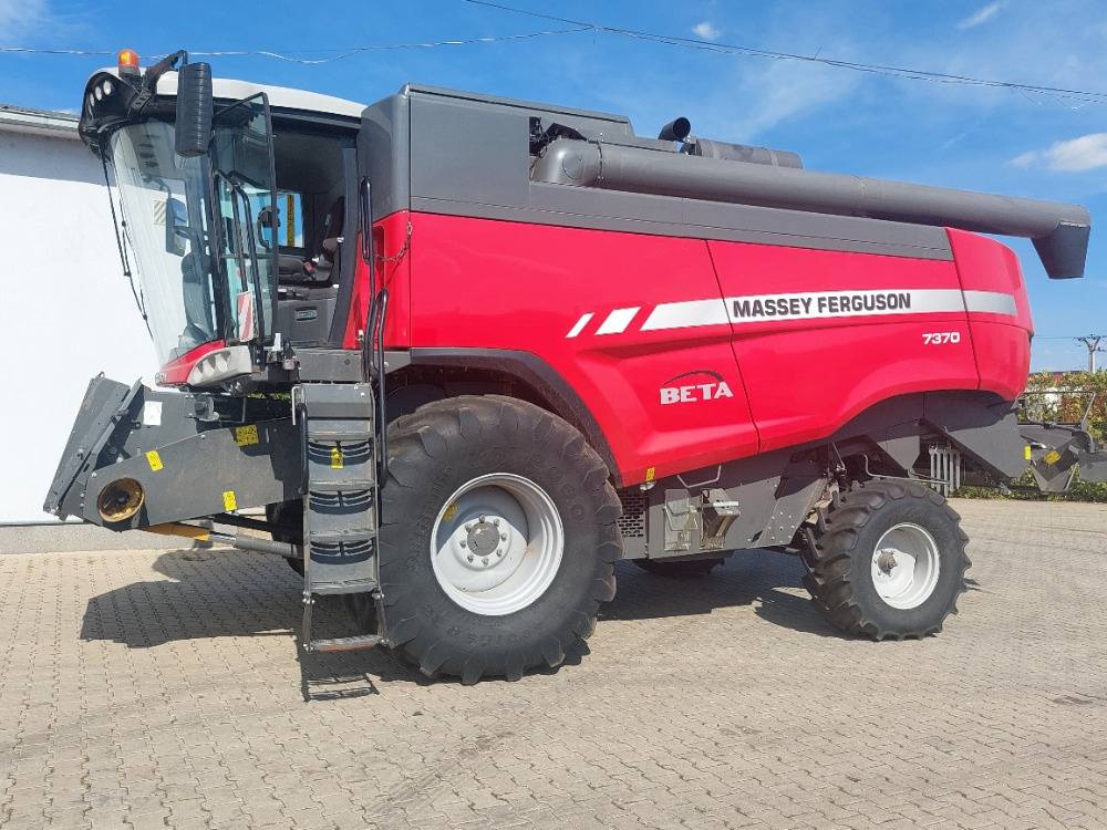 Sklízecí mlátička Massey Ferguson - MF 7370 Beta