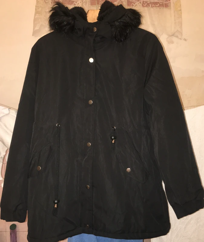 Zimní černá bunda s kožíškem