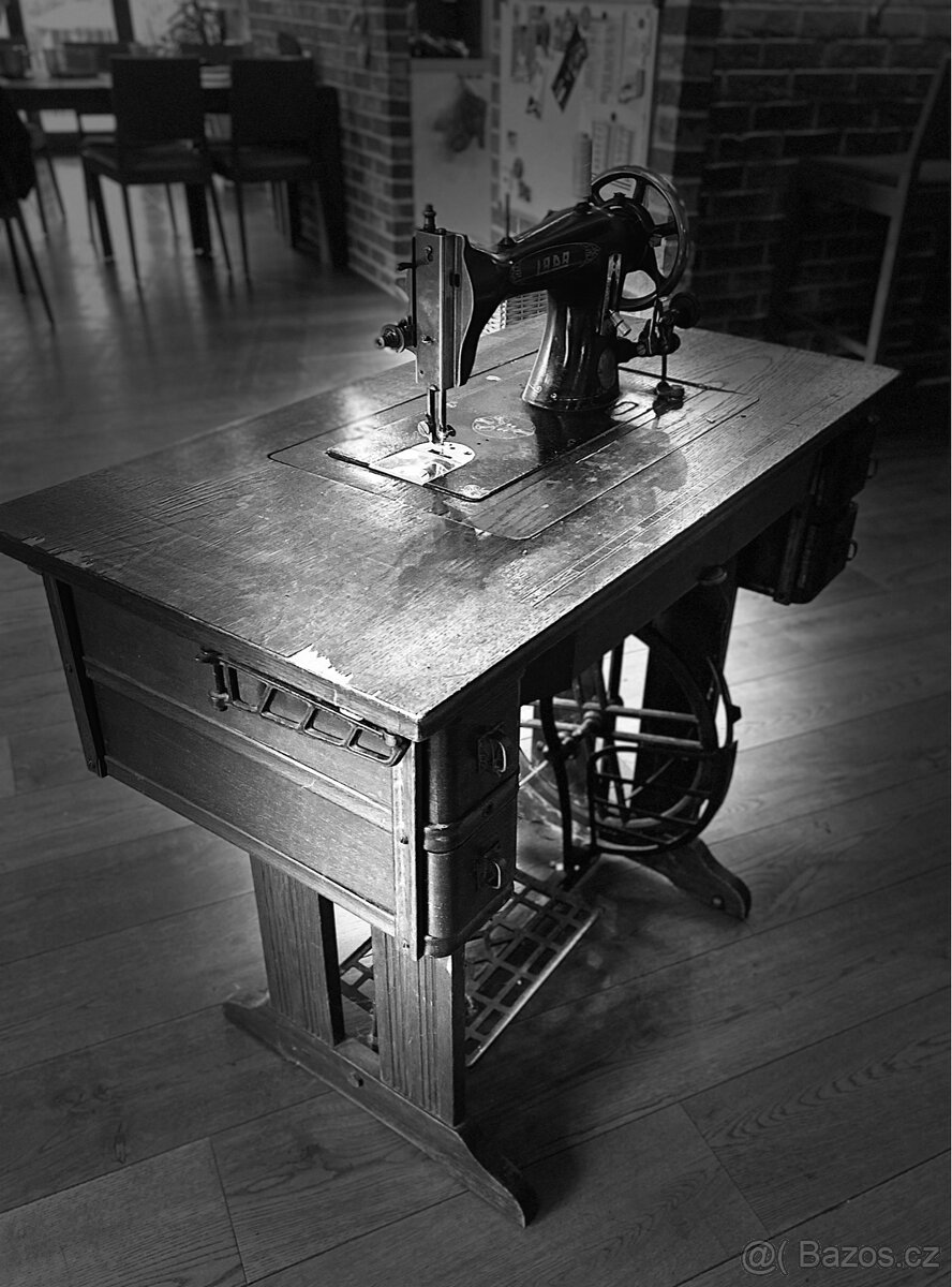 Dva za jednoho - staré šicí stroje