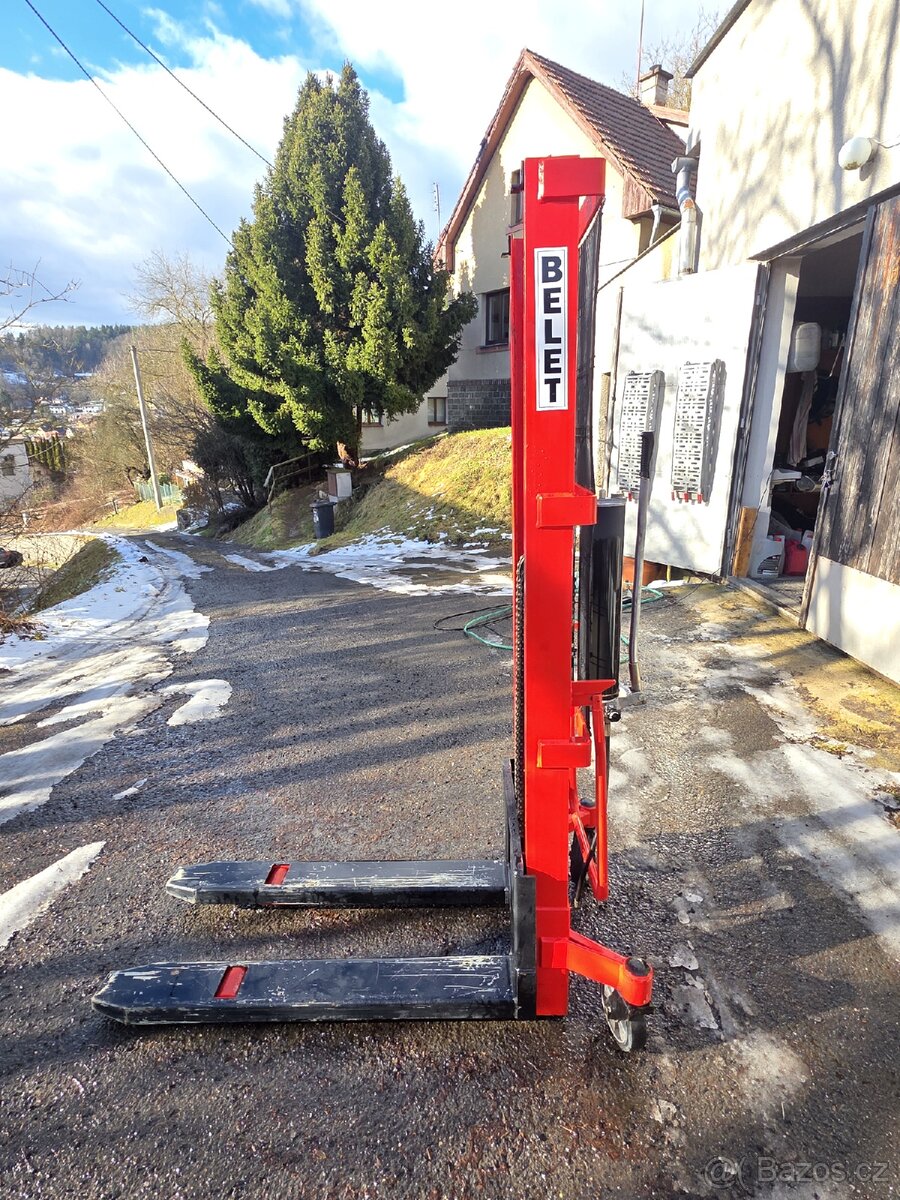 Ruční vysokozdvižný vozík