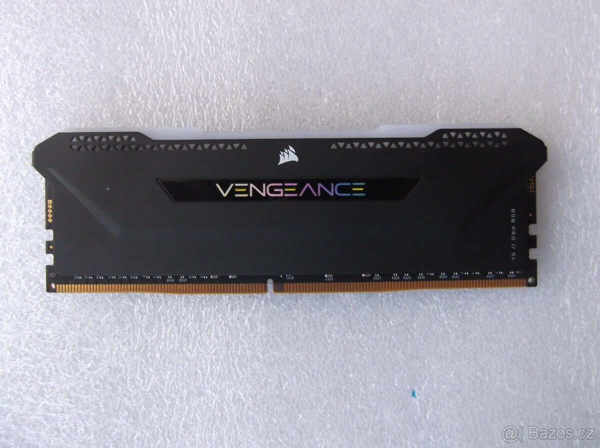Corsair 32GB DDR4 3200,CL16 Vengeance RGB
