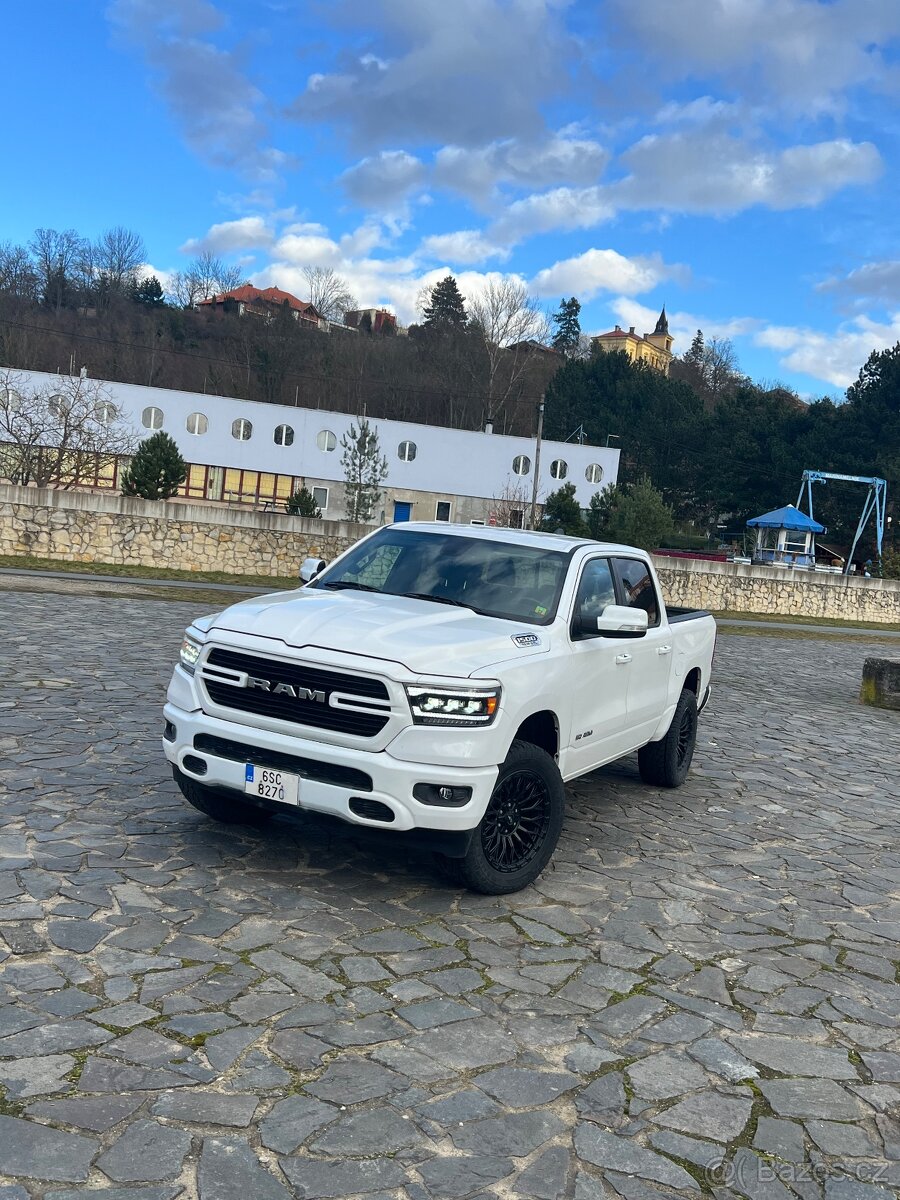Pronájem Dodge Ram 5.7 Hemi