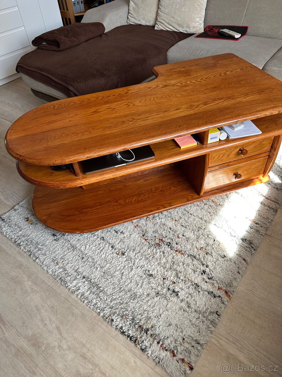 Konferenční stůl masiv