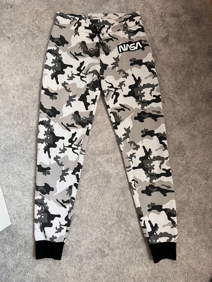 tepláky NASA Primark