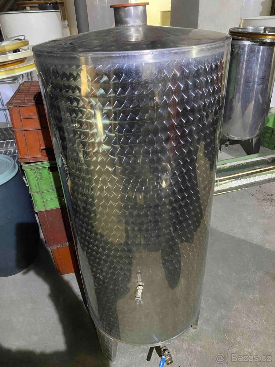 Nerezová nádoba 400L