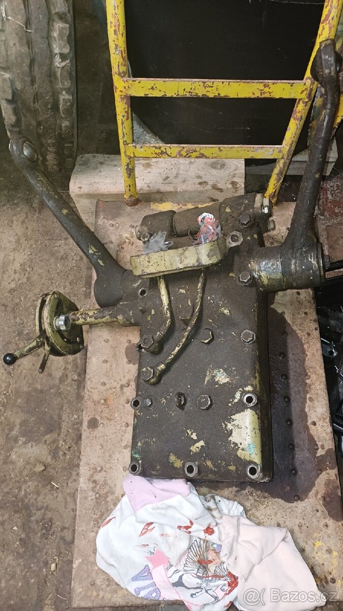 Kompletní víko hydrauliky zetor 4011