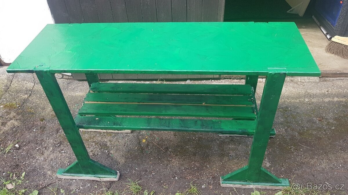 Pracovní stůl zelený s policí