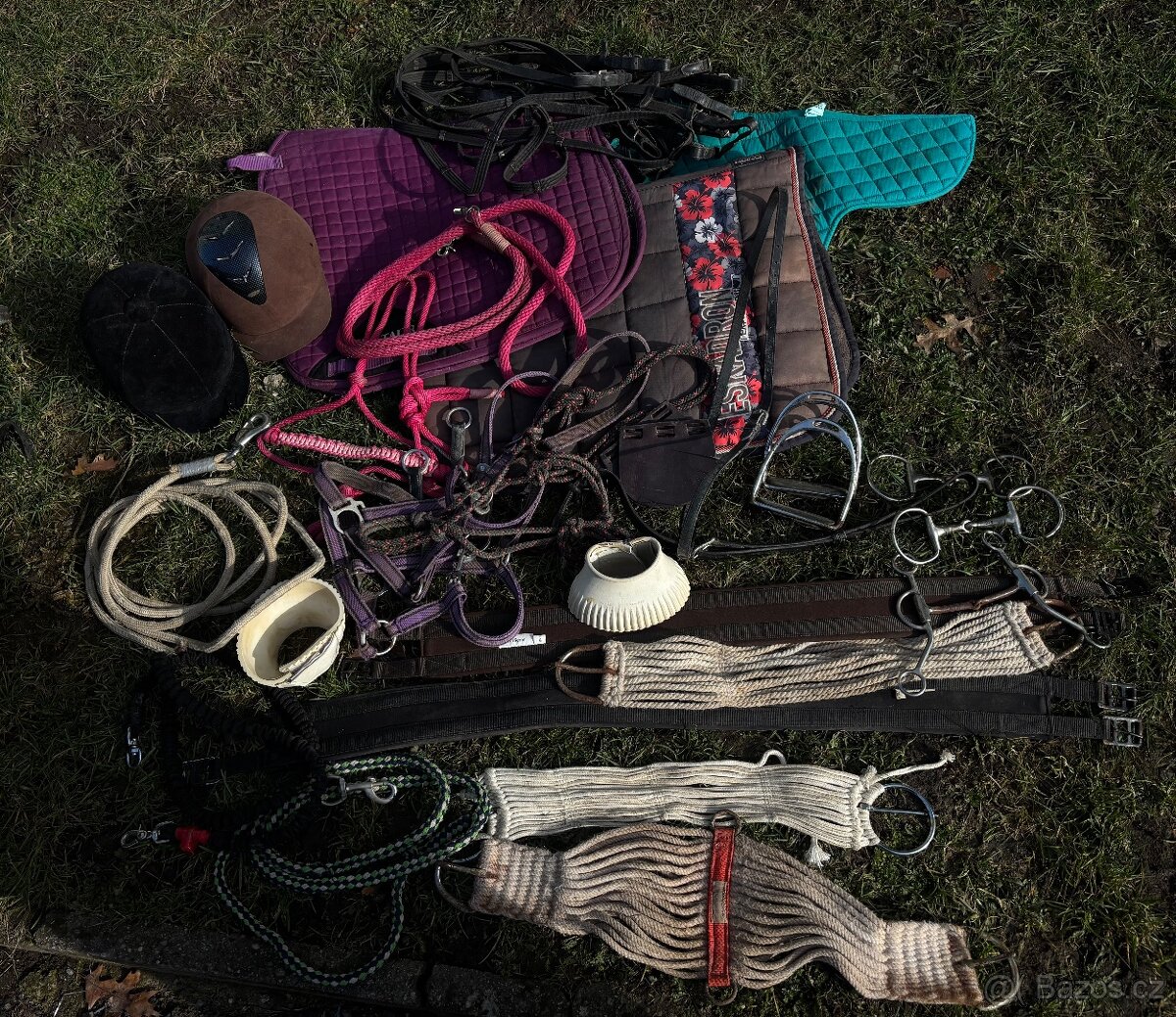 Úklid sedlovny / mix věcí Anglie / western