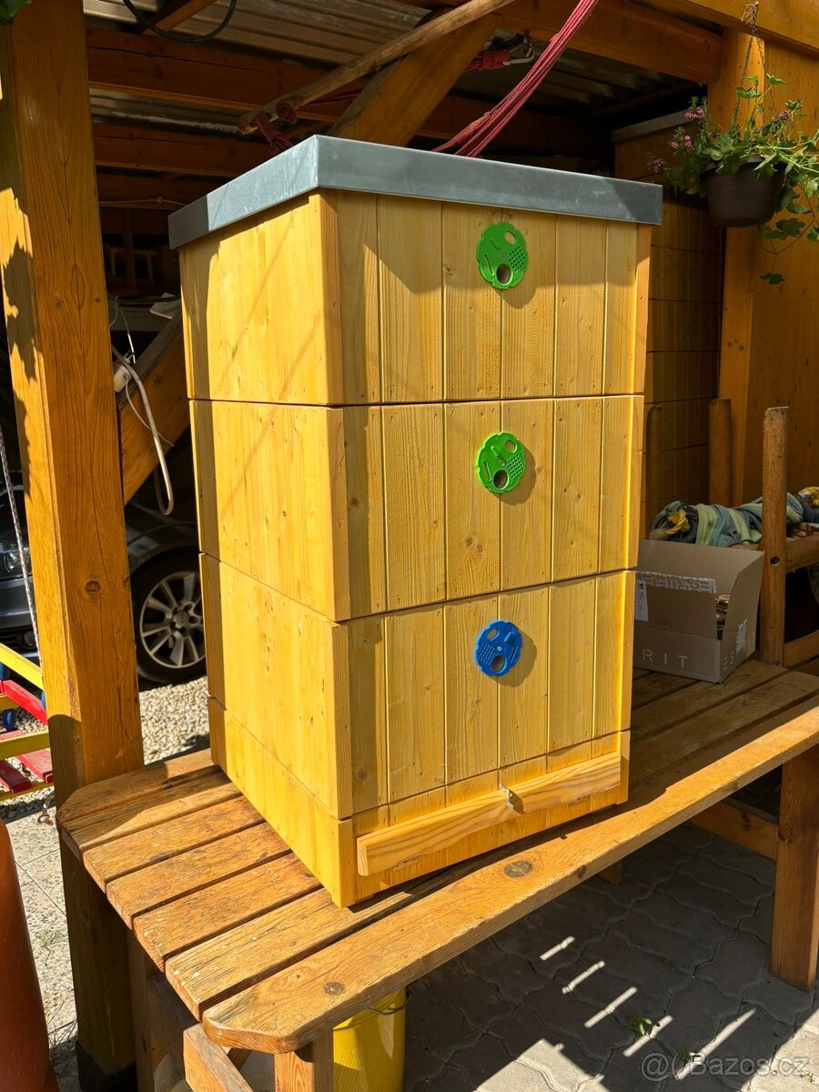 Včelí úly nástavkové