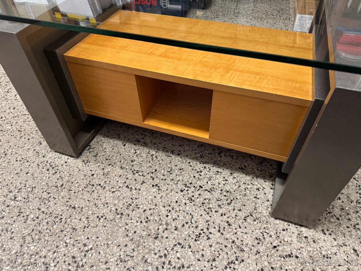 konferenční stolek