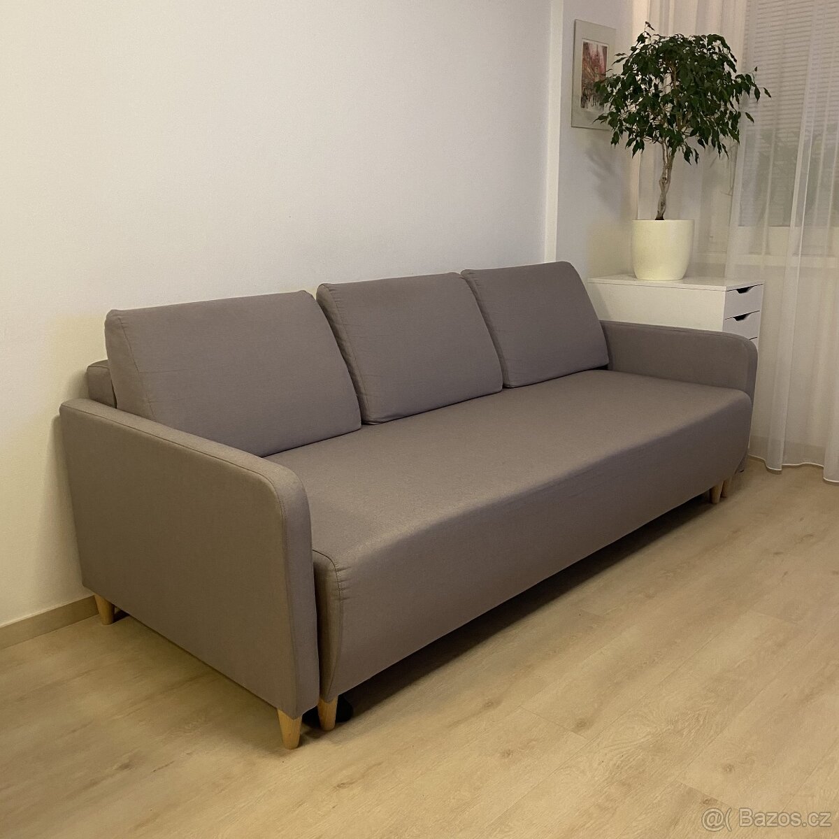 Rozkládací pohovka s úložným prostorem