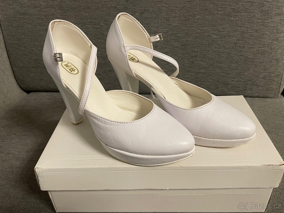 Svatební bílé boty