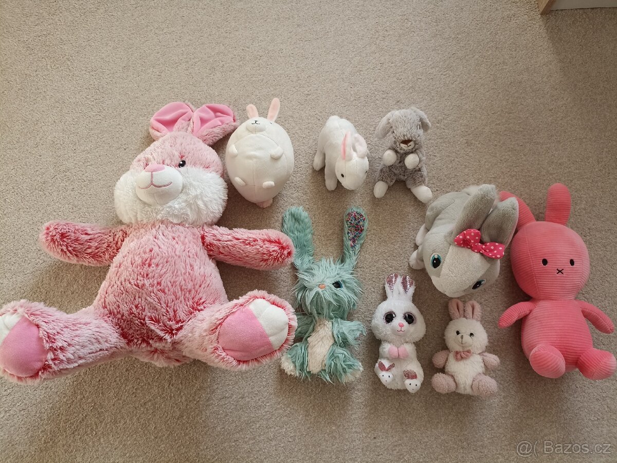 Sbírka plyšových králíků