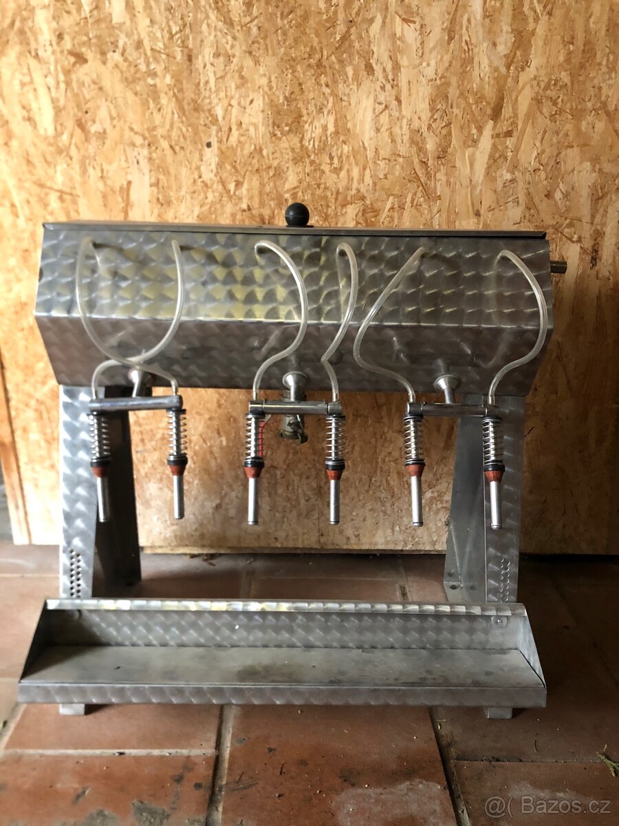 Samospádová plnička na víno