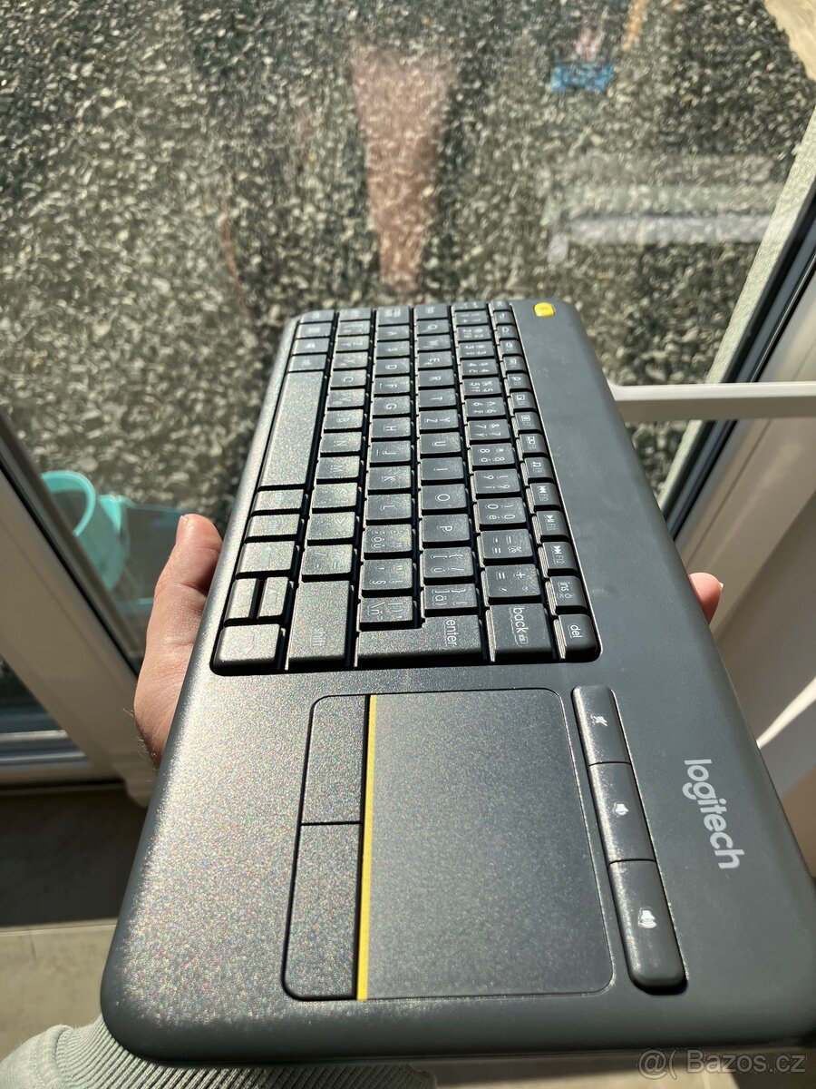 Logitech K 400 Plus