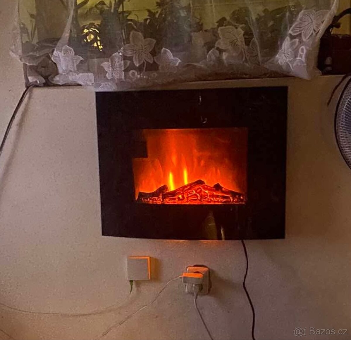 Elektrický nástěnný krb