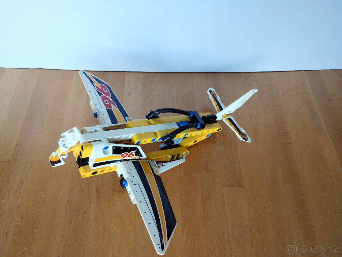 lego 42044 / Technic / Výstavní akrobatická stíhačka