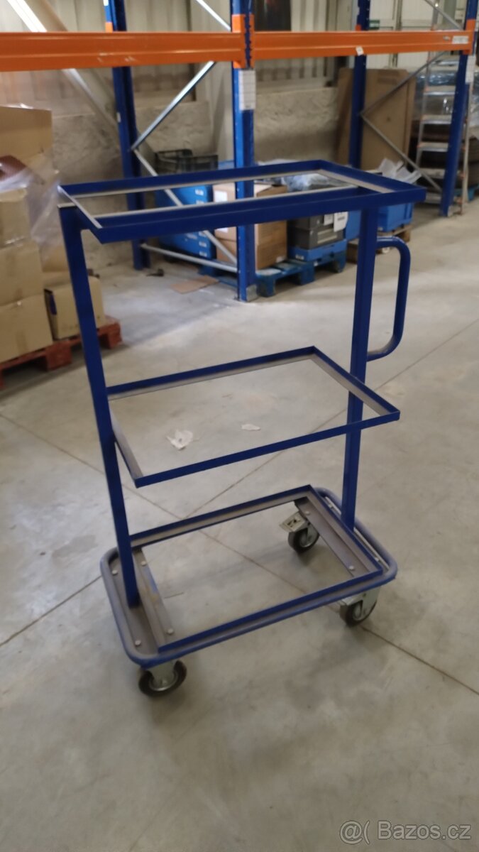 Vozík na přepravky nebo pojízdný pracovní stolek na nářadí