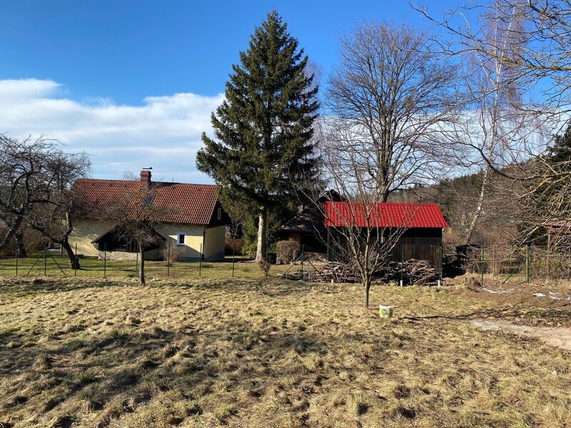 Prodej pozemku, projektu a stavebního povolení.
