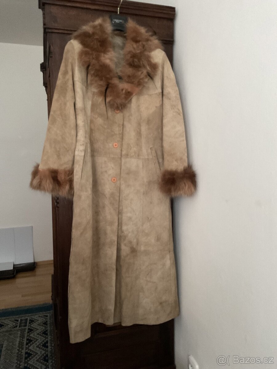 Dlouhý kabát Velikost: 42