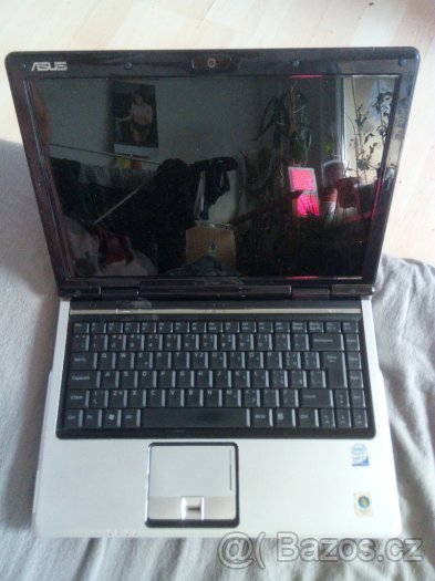 Notebook Asus F80S - nefunkční na díly bez LCD