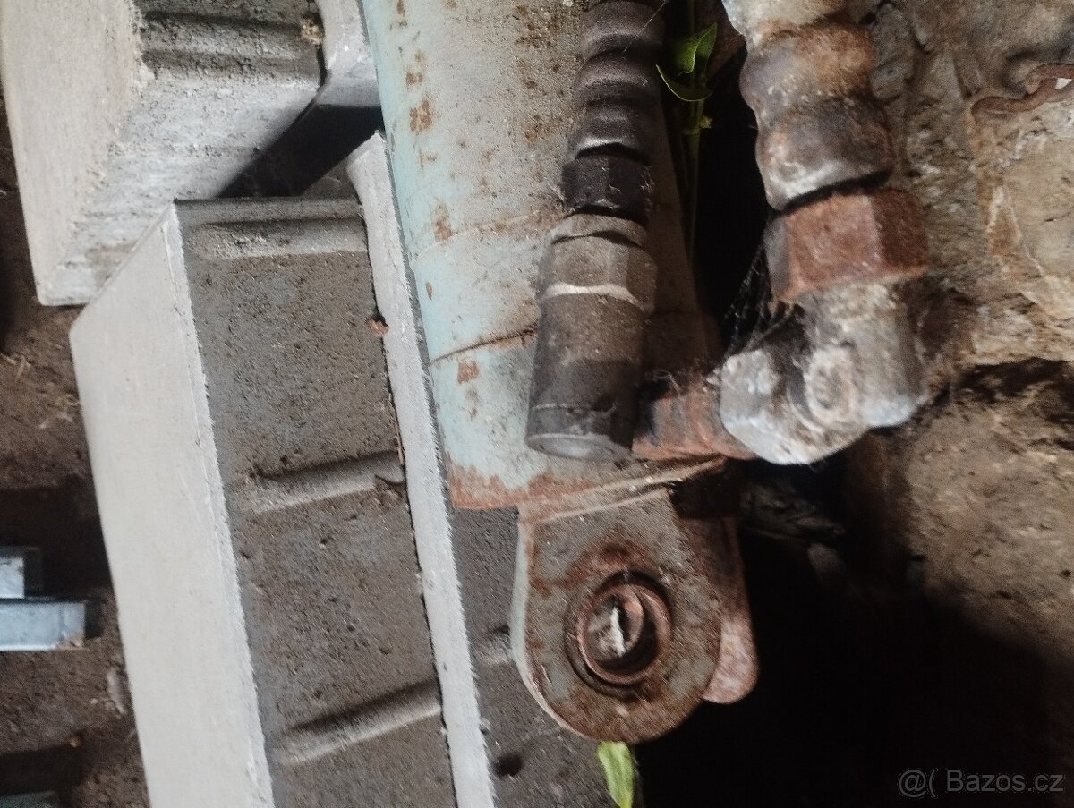 Hydraulická ruka, hydraulický třetí bod, hydraulická ístnice