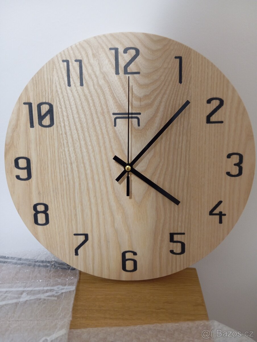 Různé hodiny dub, jasan.