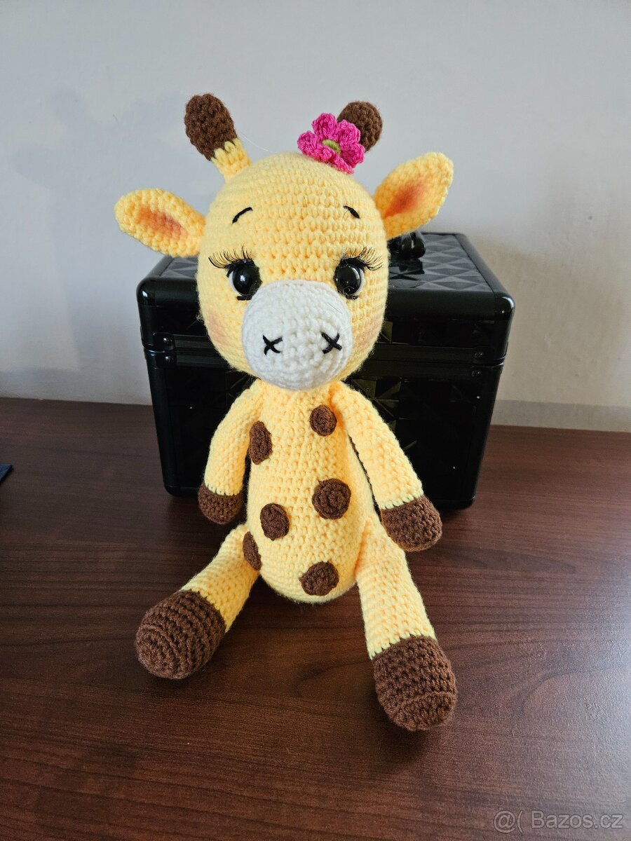 háčkovaná žirafa