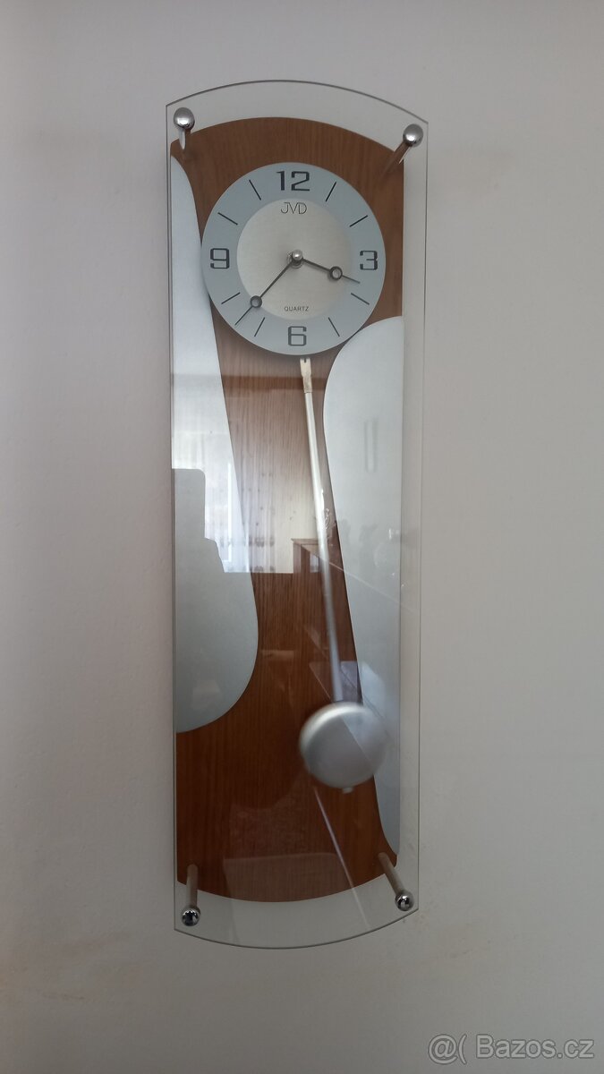 Moderní nástěnné kyvadlové hodiny