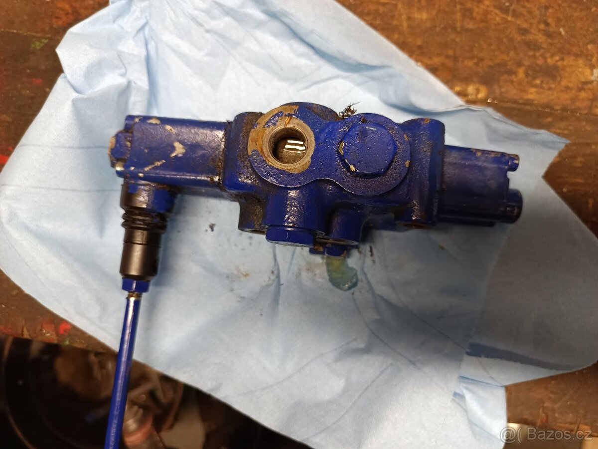 Hydraulický rozvaděč jednosekční, dvoučinný