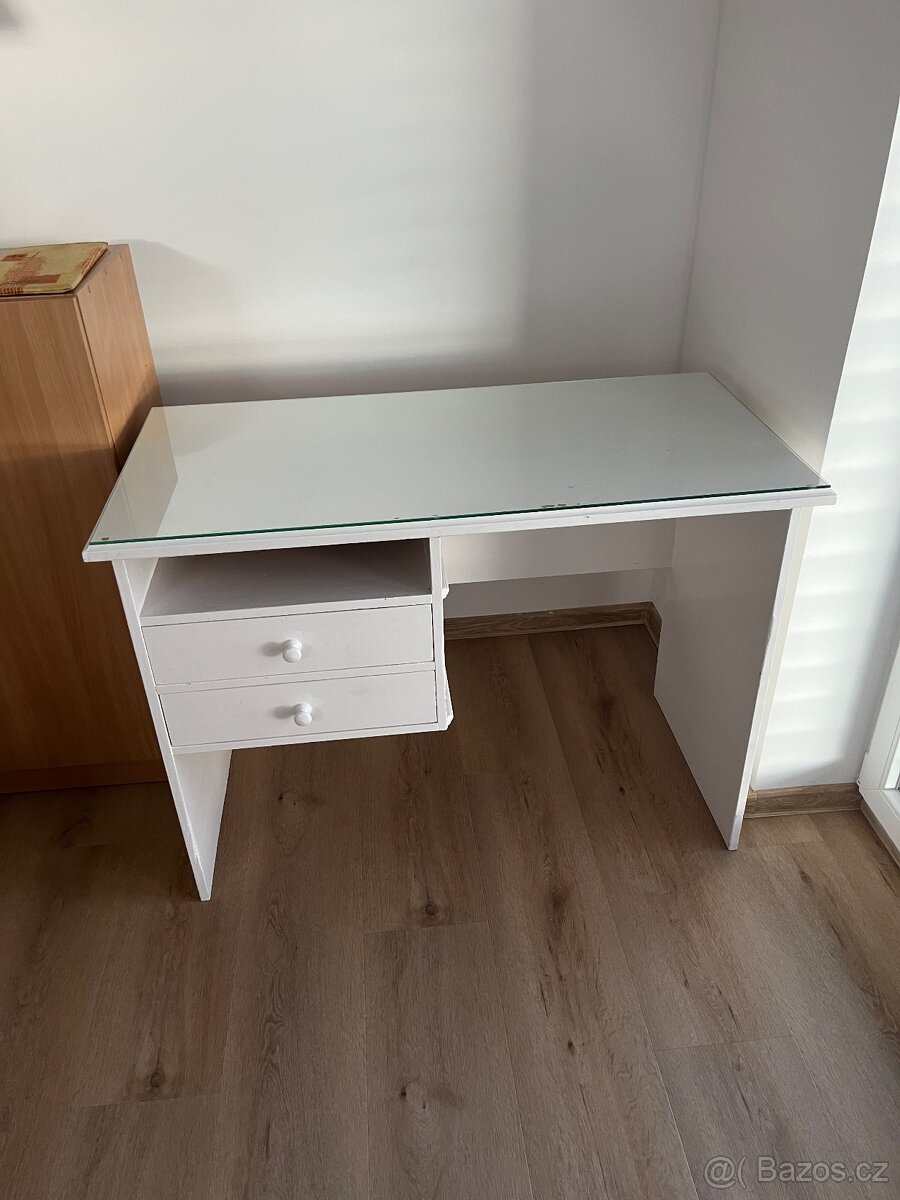 Psací stůl