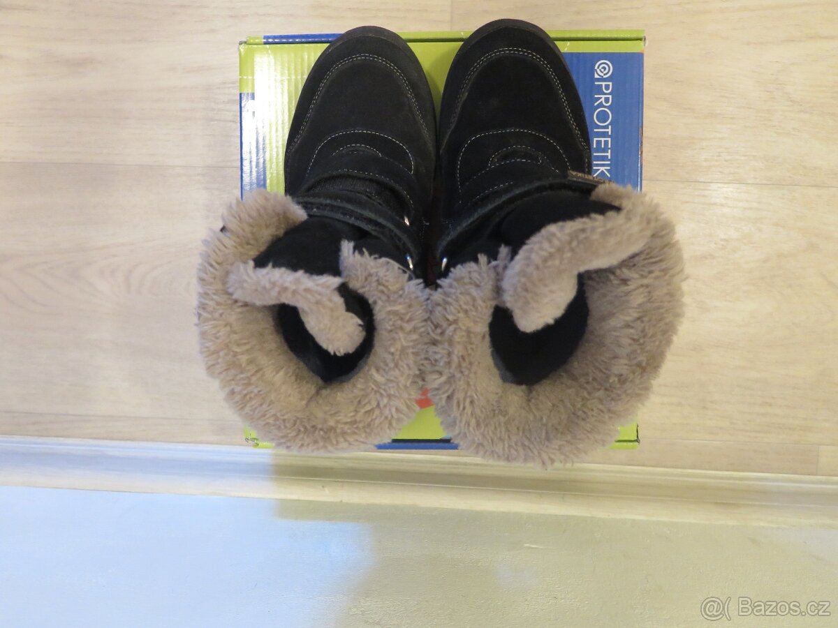 Dívčí kozačky / sněhule velikost 32