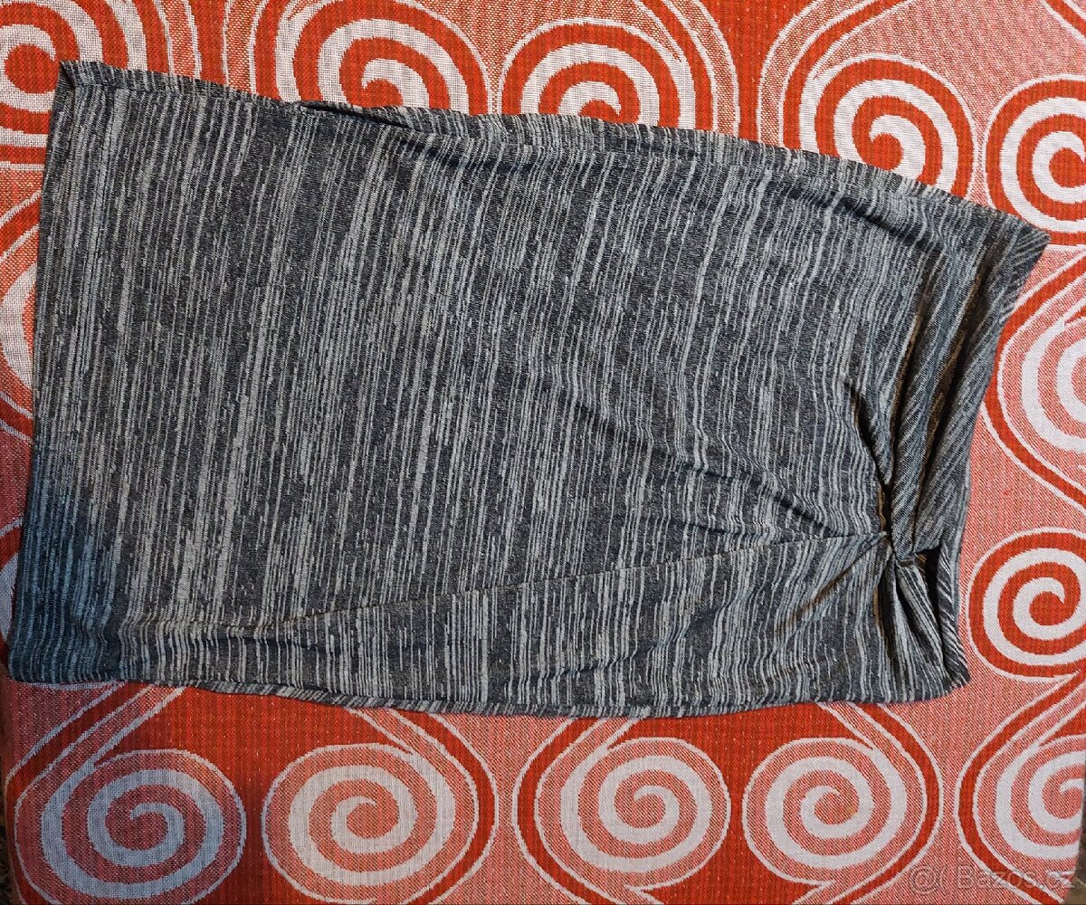 Nová sukně s visačkou. RESERVED.