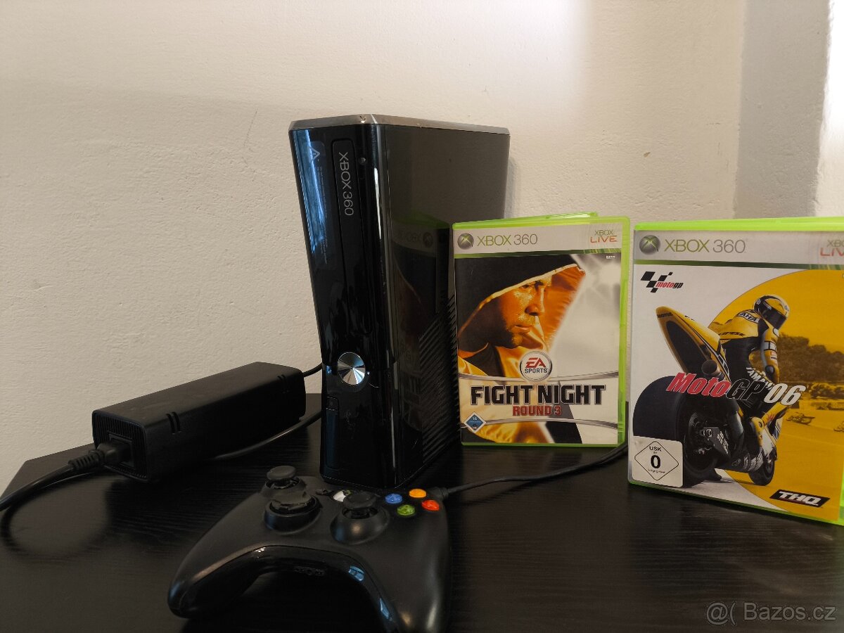 Xbox 360 Slim 1x ovladač 2x hra 250gb hdd