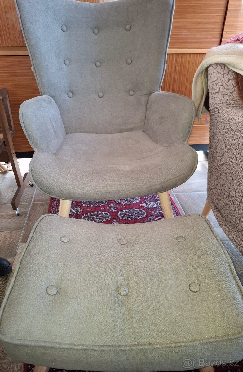 Křeslo ušák s podnožkou