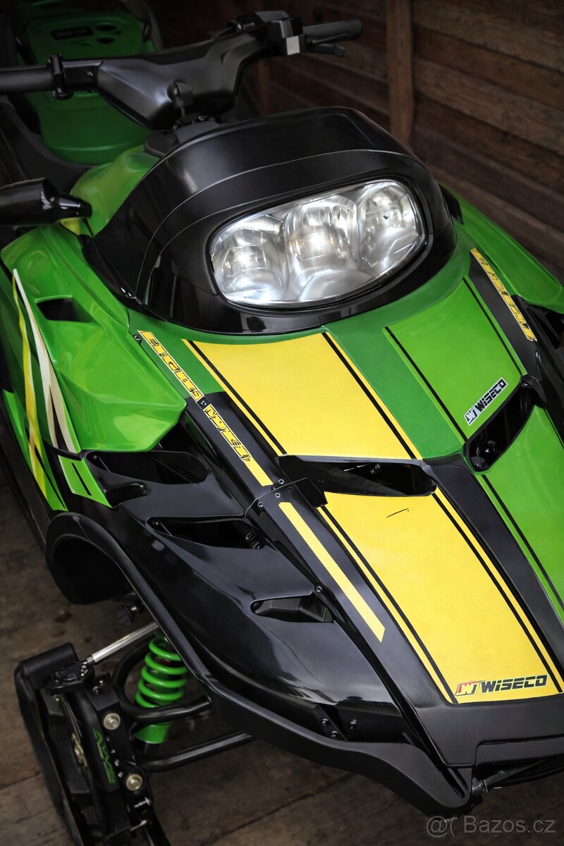 Sněžný skútr PolarCat