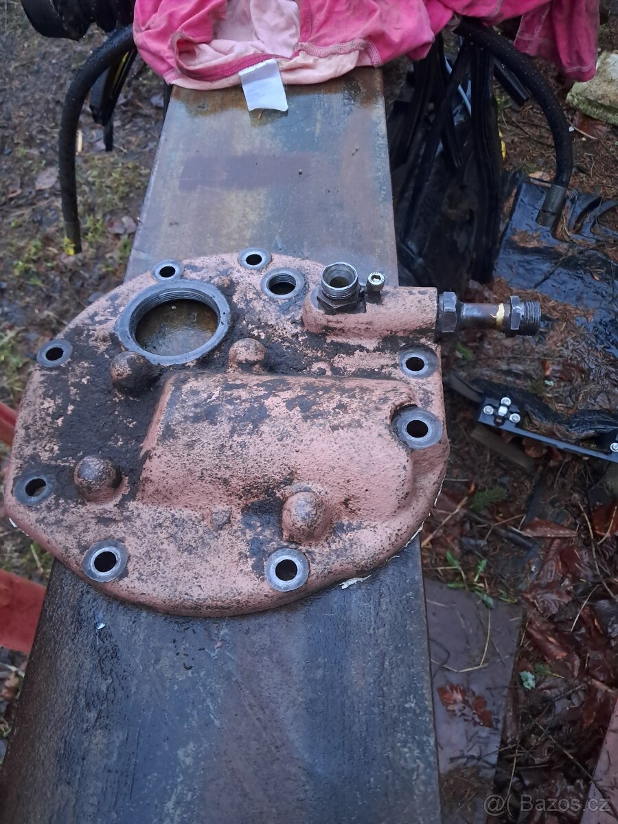 Zetor víko čerpadla