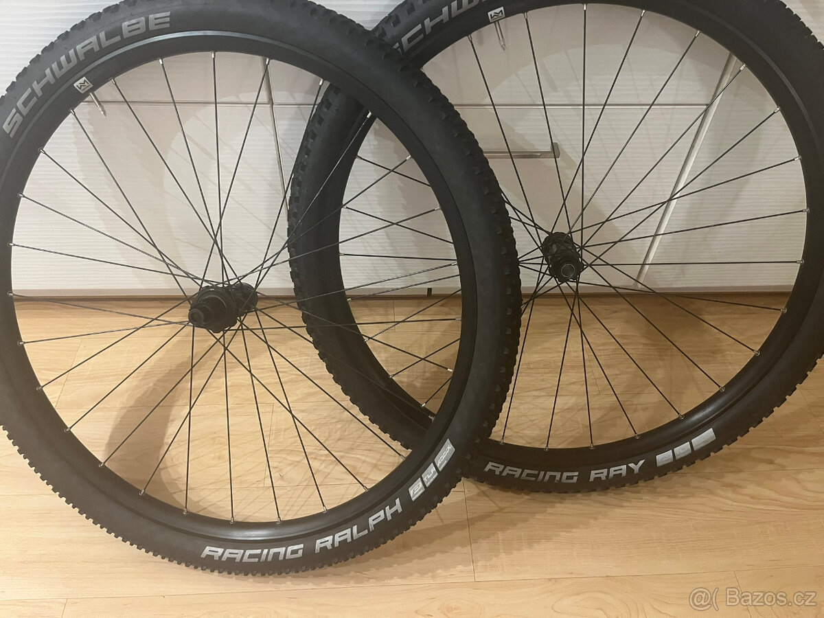 Zapletená kola Newmen Performance 30