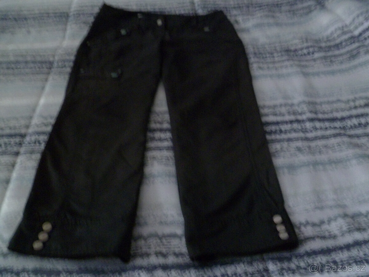 Dámské černé 1/8 kalhoty, velká sleva