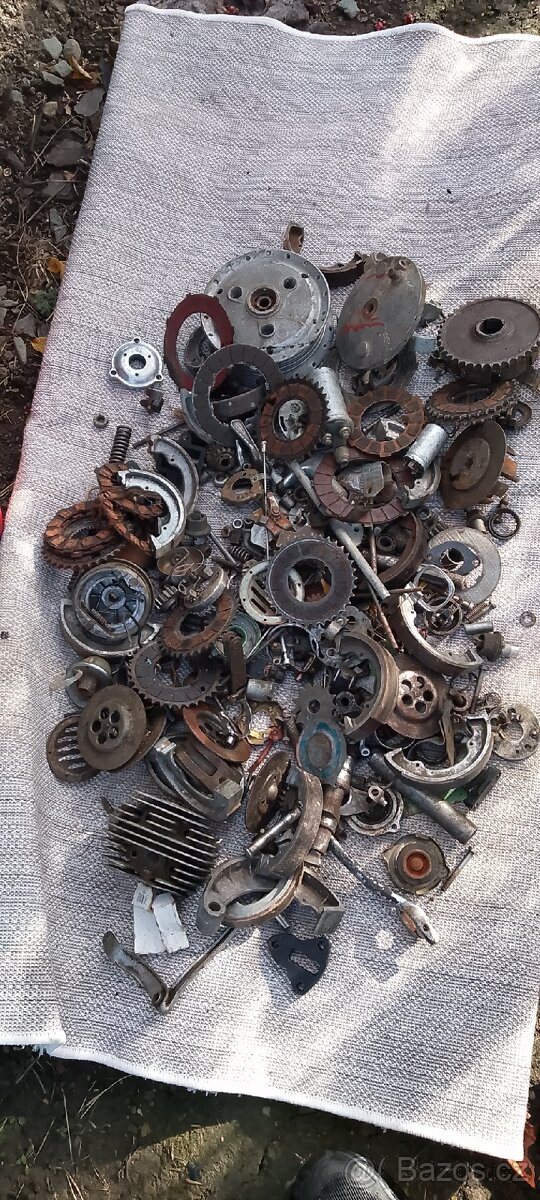 Prodám náhradní díly na veteráni vše originál