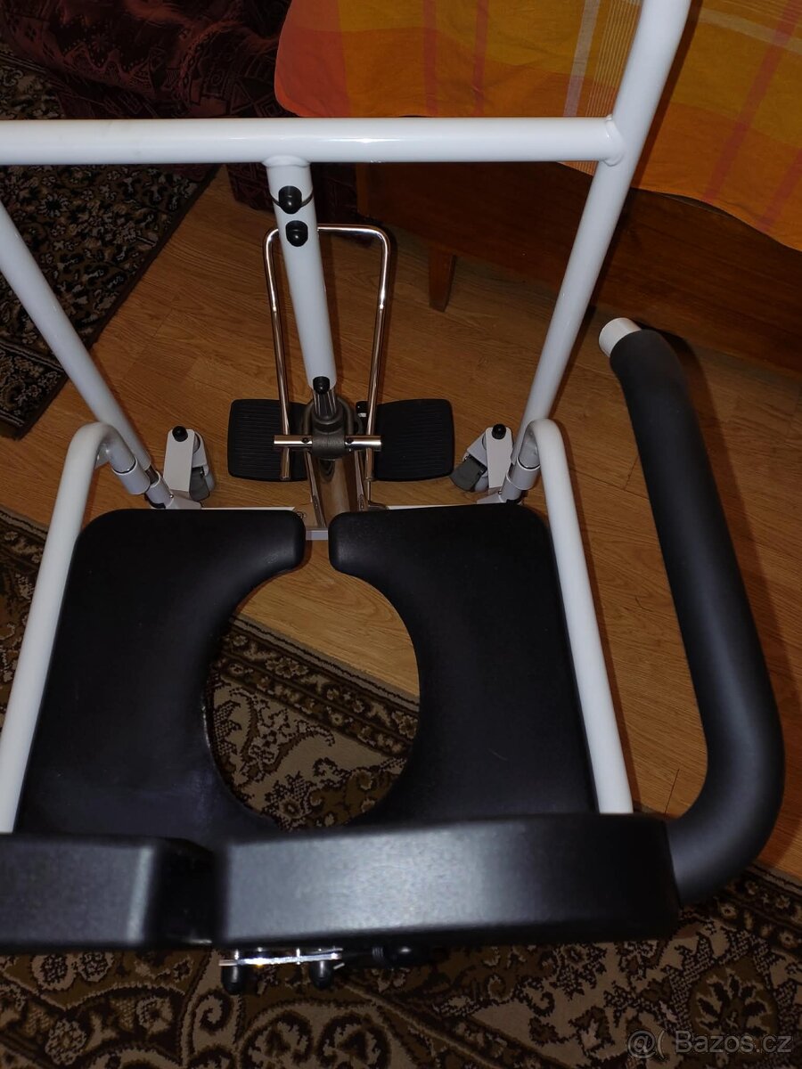 Prodám hydraulickou stoličku pro přesun osoby